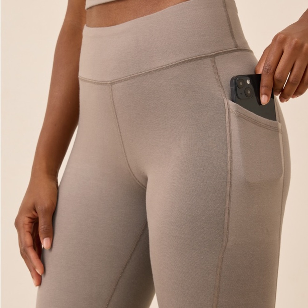 Pact High-Rise Pocket Leggings in Taupe